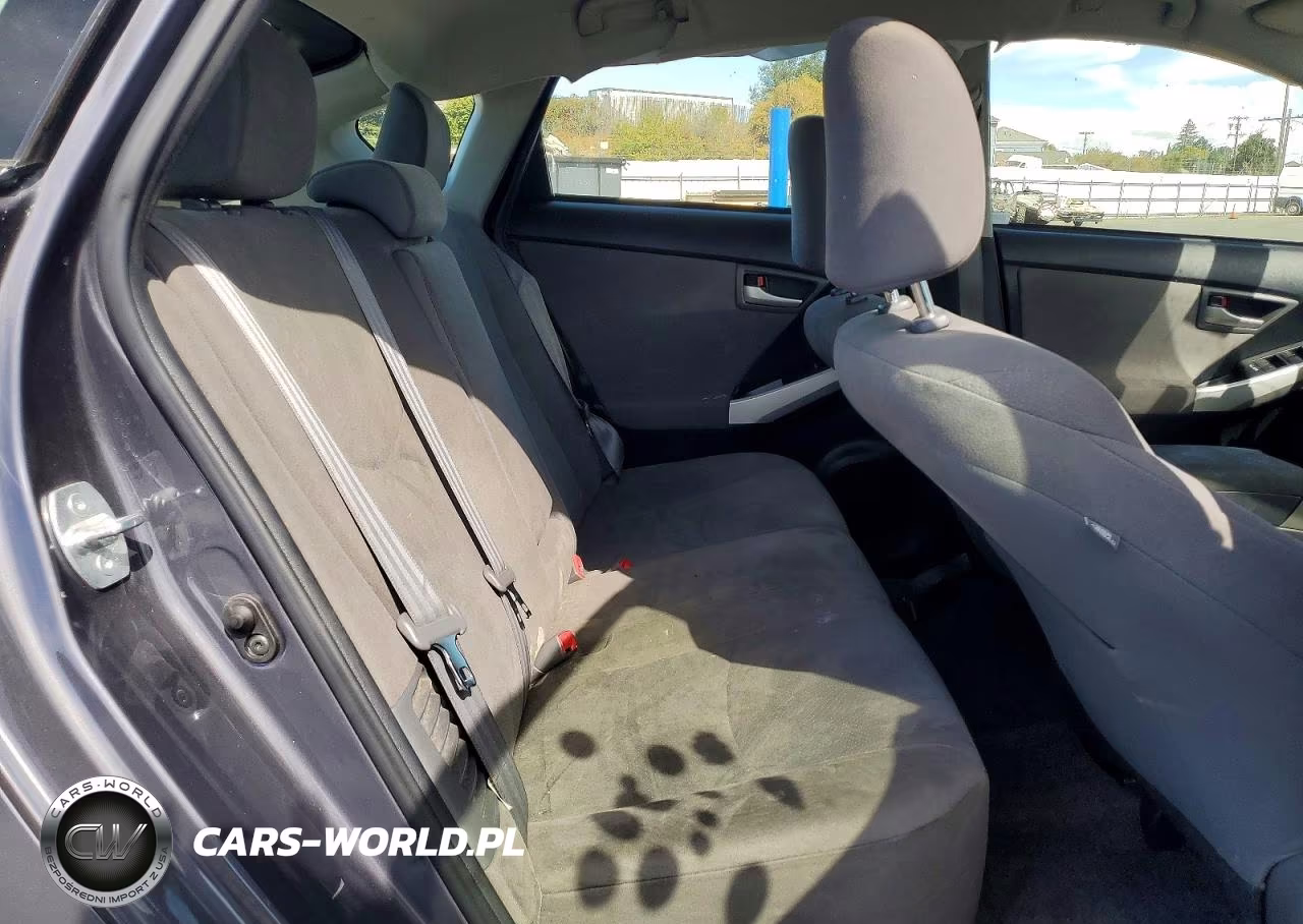 2015 Toyota Prius Two VIN:JTDKN3DU3F1970436 - 10