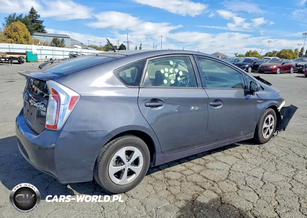 2015 Toyota Prius Two VIN:JTDKN3DU3F1970436 - 3