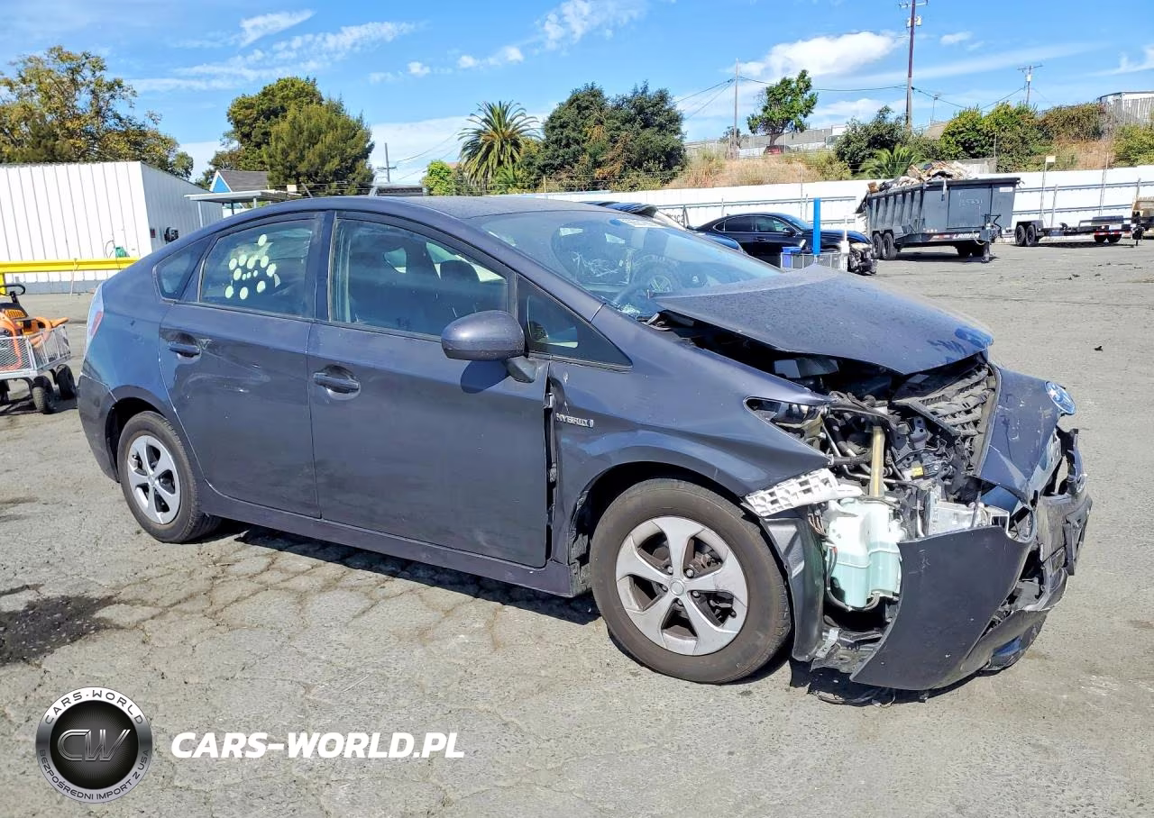 2015 Toyota Prius Two VIN:JTDKN3DU3F1970436 - 4