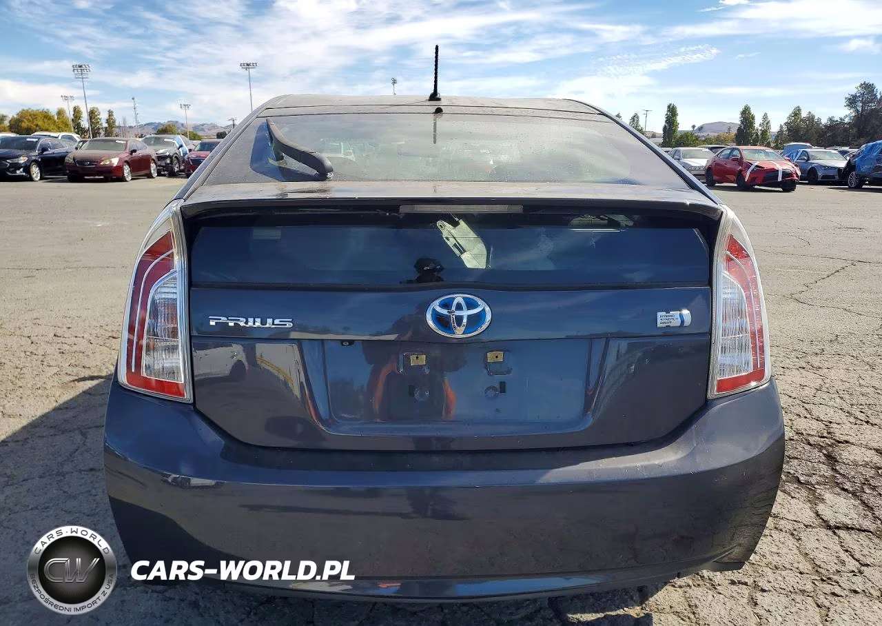 2015 Toyota Prius Two VIN:JTDKN3DU3F1970436 - 6