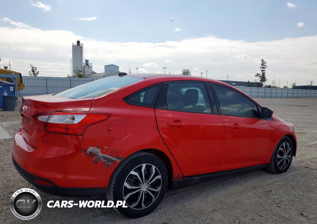 2012 Ford Focus Se VIN:1FAHP3F20CL225570 - 3