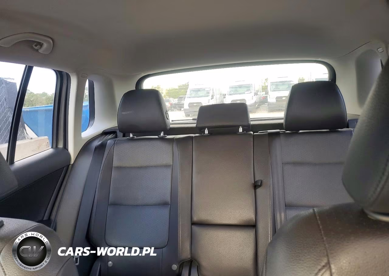 2016 Volkswagen Tiguan S VIN:WVGAV7AX7GW559266 - 10