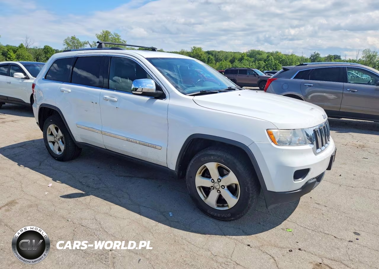 2013 Jeep Grand Cherokee Laredo VIN:1C4RJFAG0DC537653 - 4