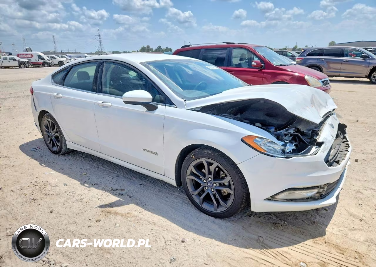2018 Ford Fusion Se Hybrid VIN:3FA6P0LU6JR132367 - 4