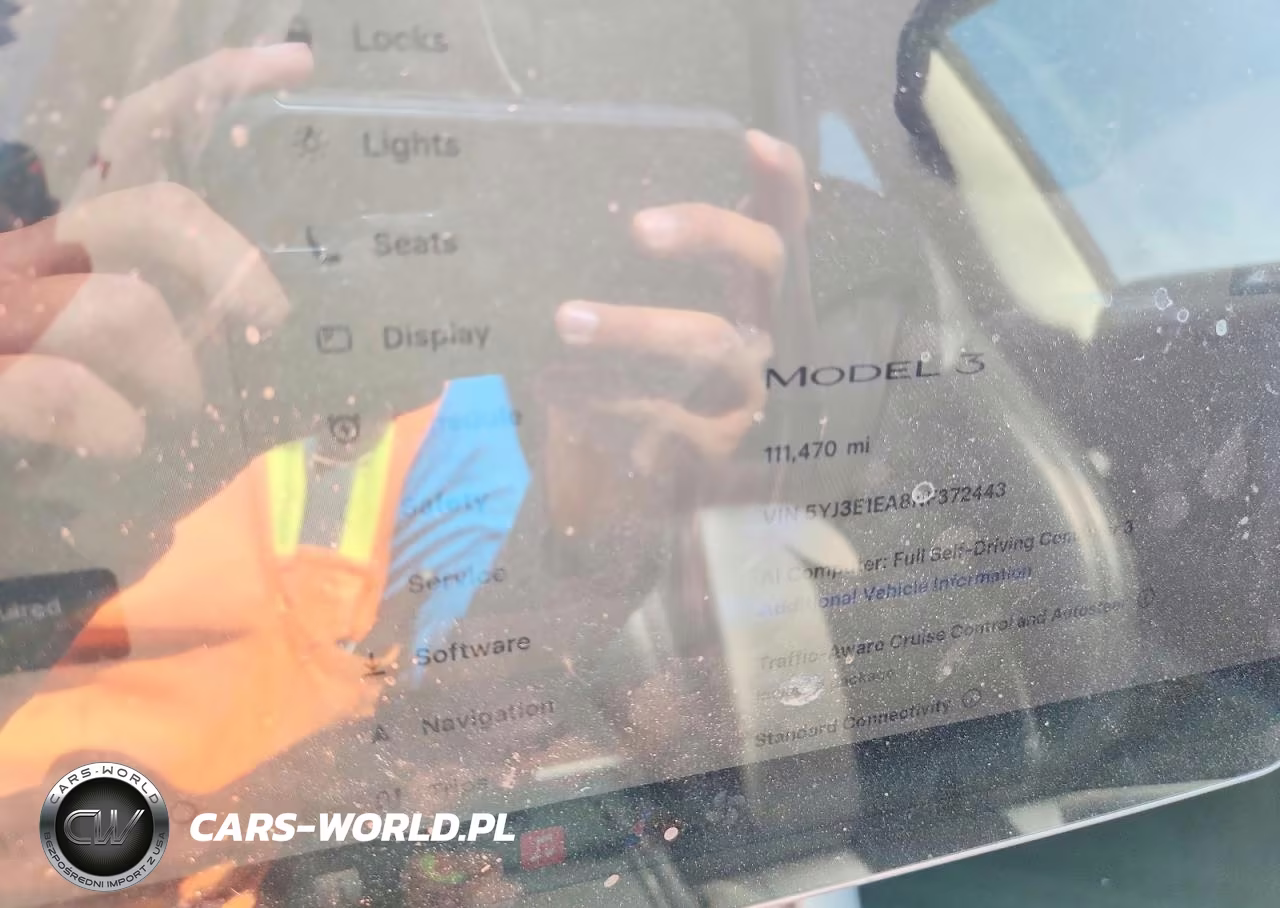 2022 Tesla Model 3 VIN:5YJ3E1EA8NF372443 - 9