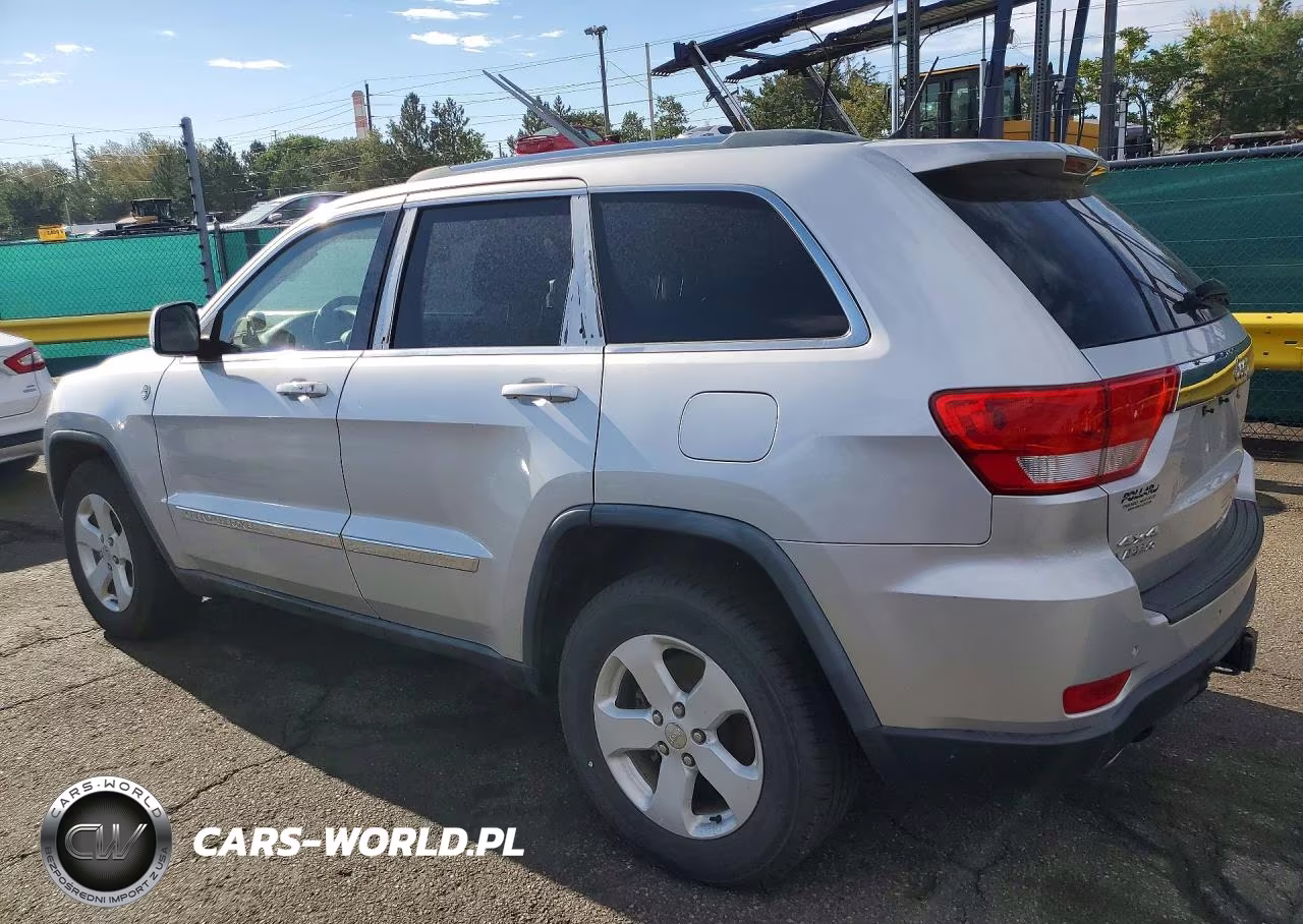 2011 Jeep Grand Cherokee Laredo VIN:1J4RR4GT1BC548895 - 2