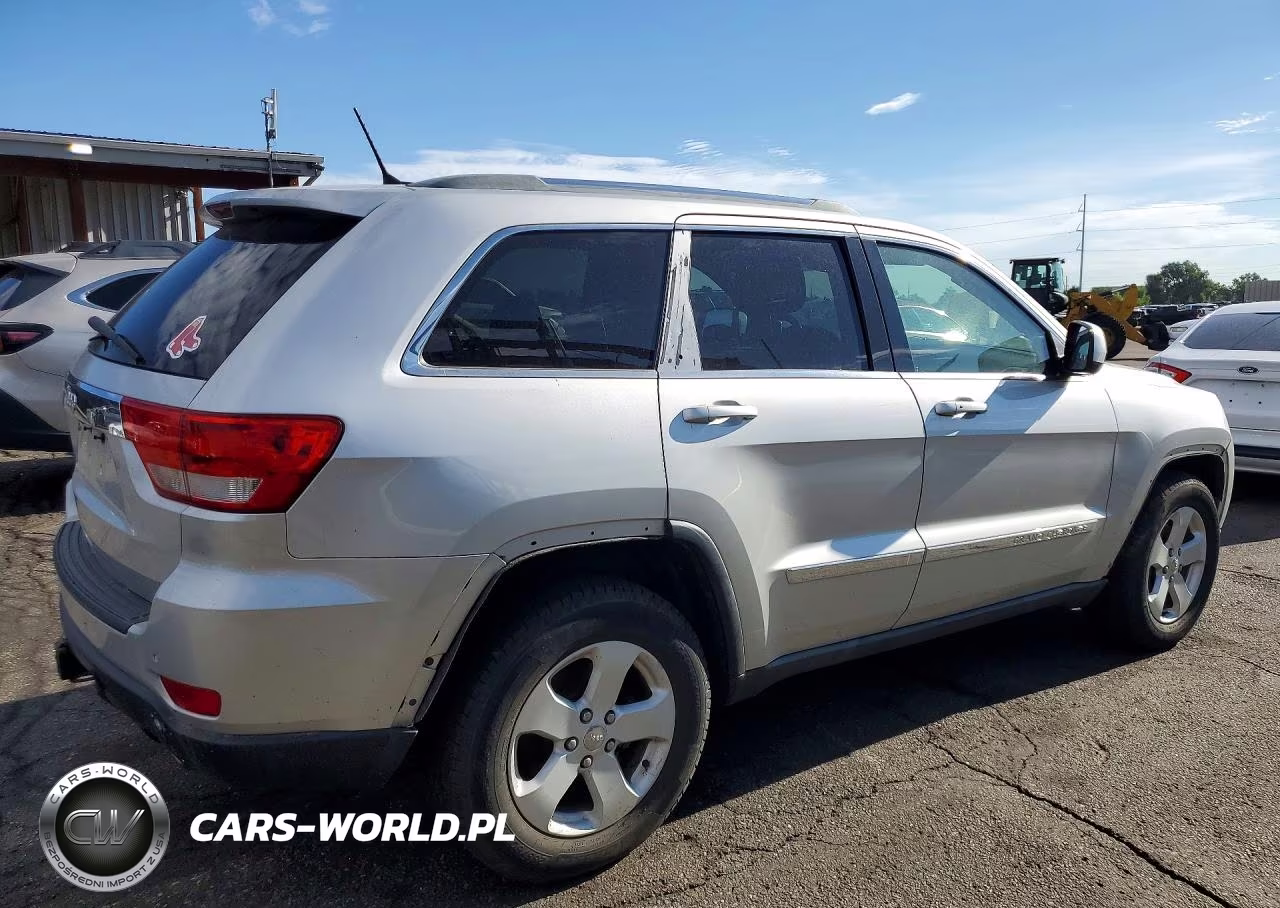 2011 Jeep Grand Cherokee Laredo VIN:1J4RR4GT1BC548895 - 3