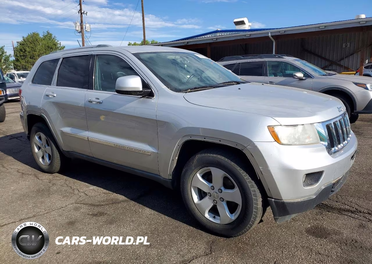2011 Jeep Grand Cherokee Laredo VIN:1J4RR4GT1BC548895 - 4