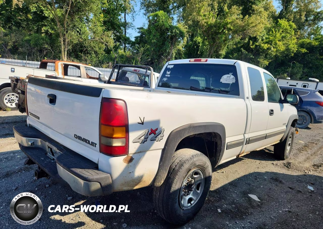2000 Chevrolet Silverado K2500 VIN:1GCGK29U1YE331789 - 3