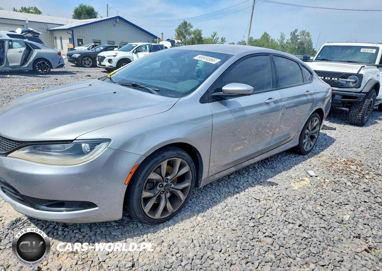 2015 Chrysler 200 S – zdjęcie 1 z 12