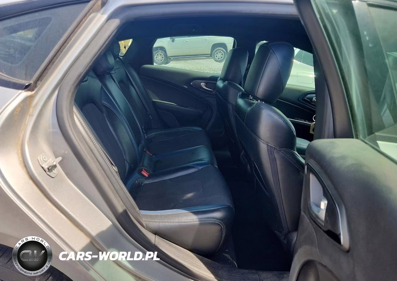 2015 Chrysler 200 S VIN:1C3CCCDG0FN627858 - 10