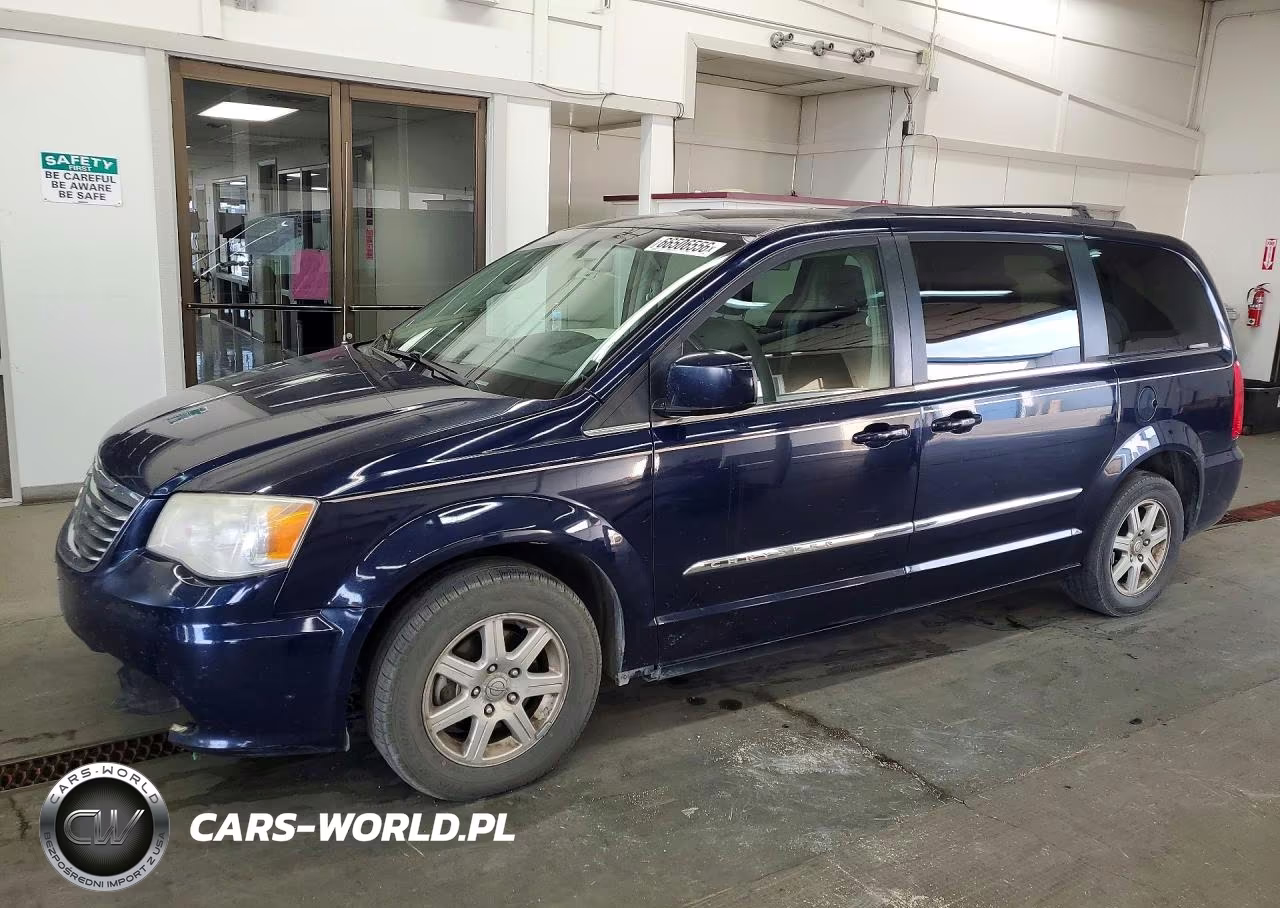 2012 Chrysler Town & Country Touring – zdjęcie 1 z 13