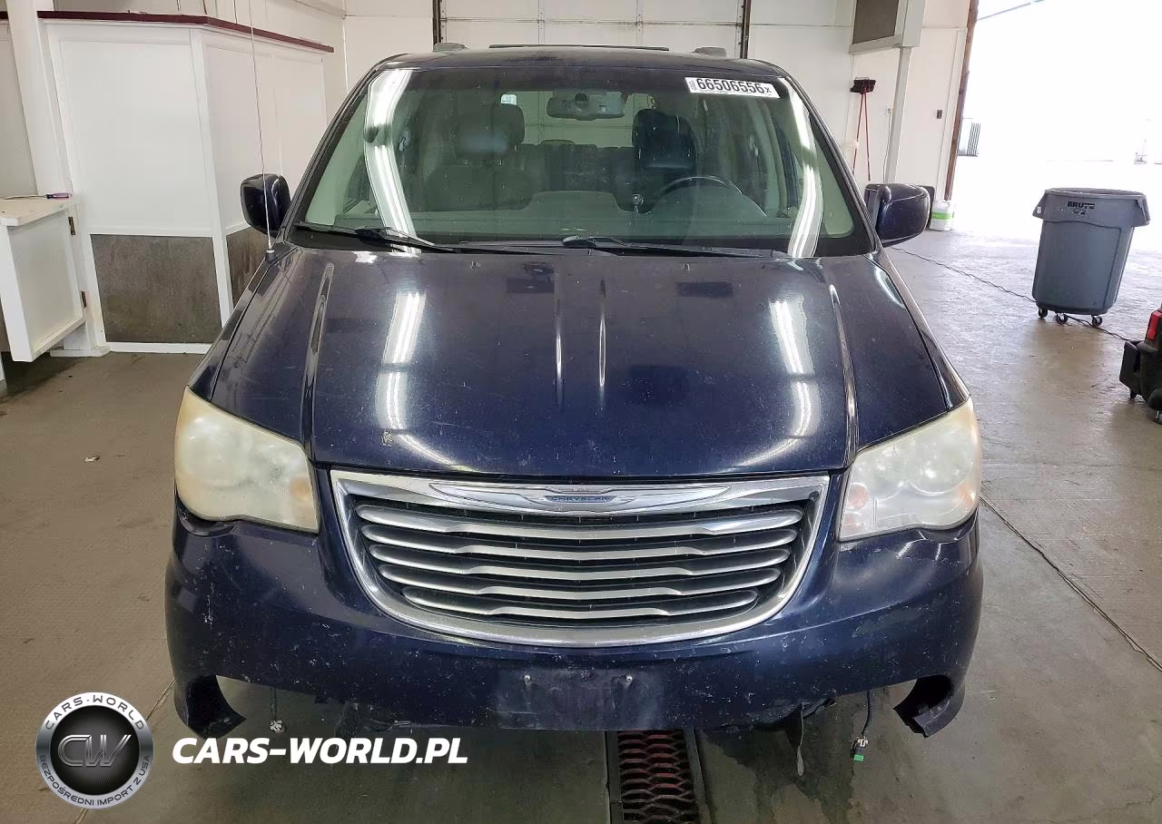 2012 Chrysler Town & Country Touring VIN:2C4RC1BG2CR318985 - 5