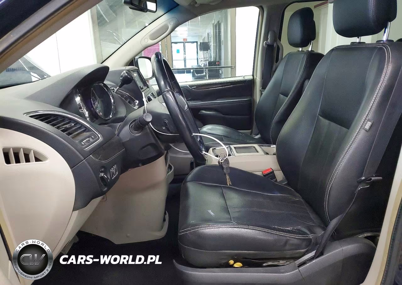 2012 Chrysler Town & Country Touring VIN:2C4RC1BG2CR318985 - 7