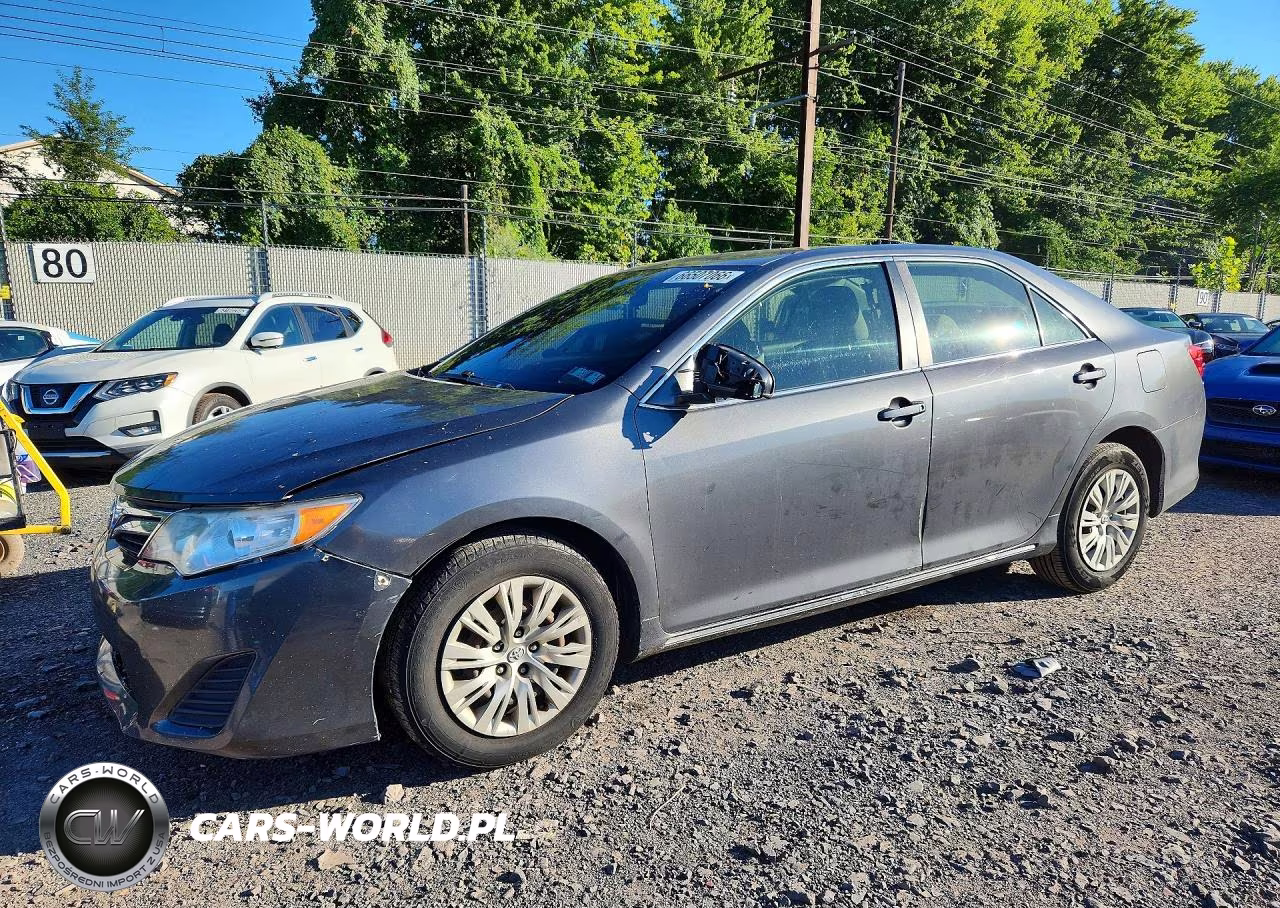 2012 Toyota Camry Le – zdjęcie 1 z 12