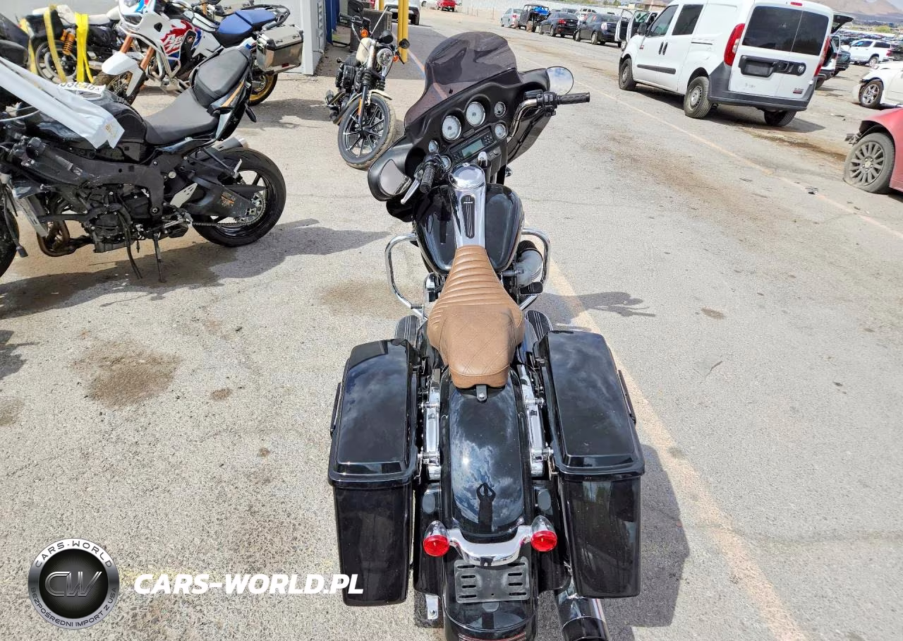 2010 Harley-Davidson Flhx VIN:1HD1KB413AB651186 - 4