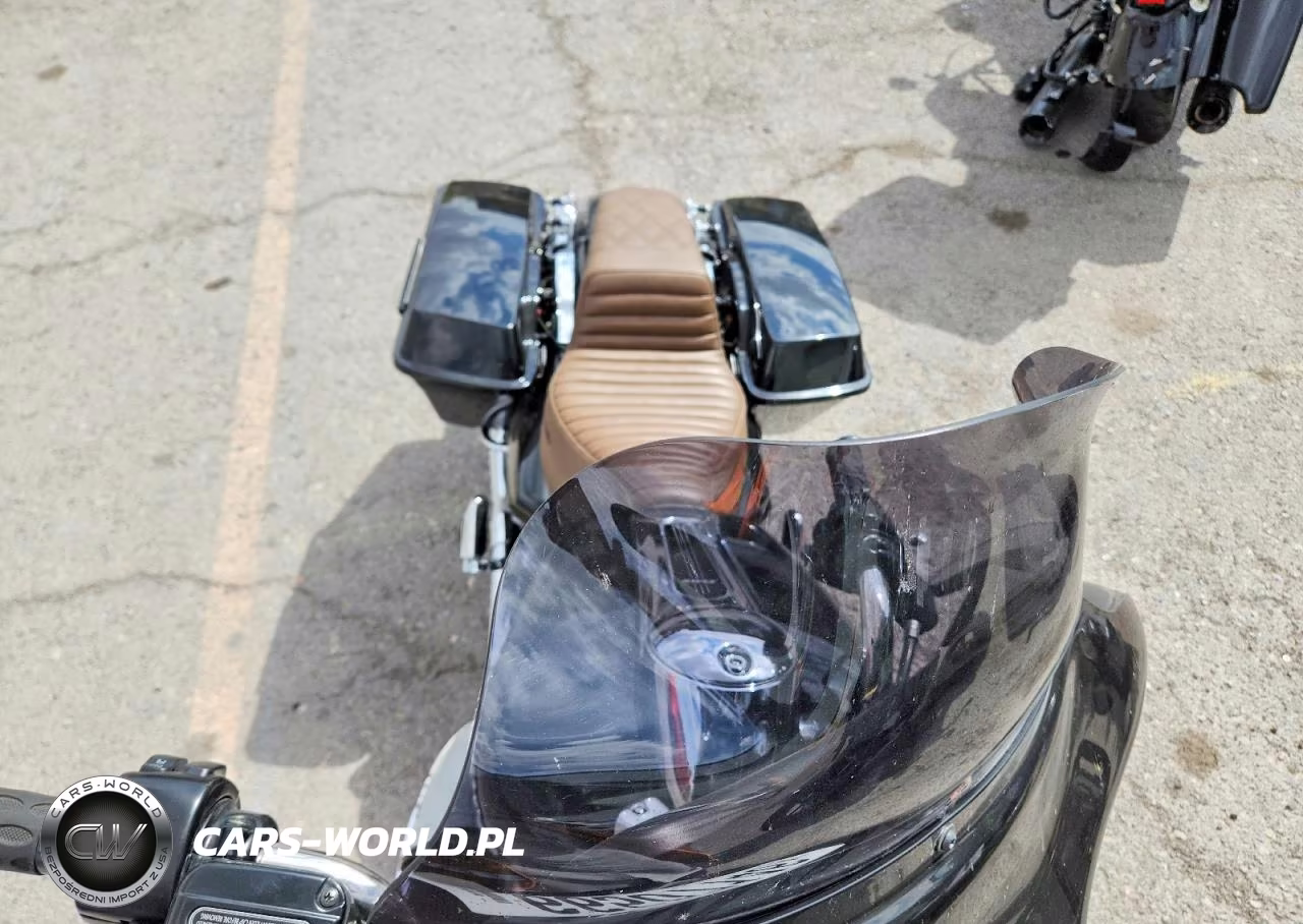 2010 Harley-Davidson Flhx VIN:1HD1KB413AB651186 - 5