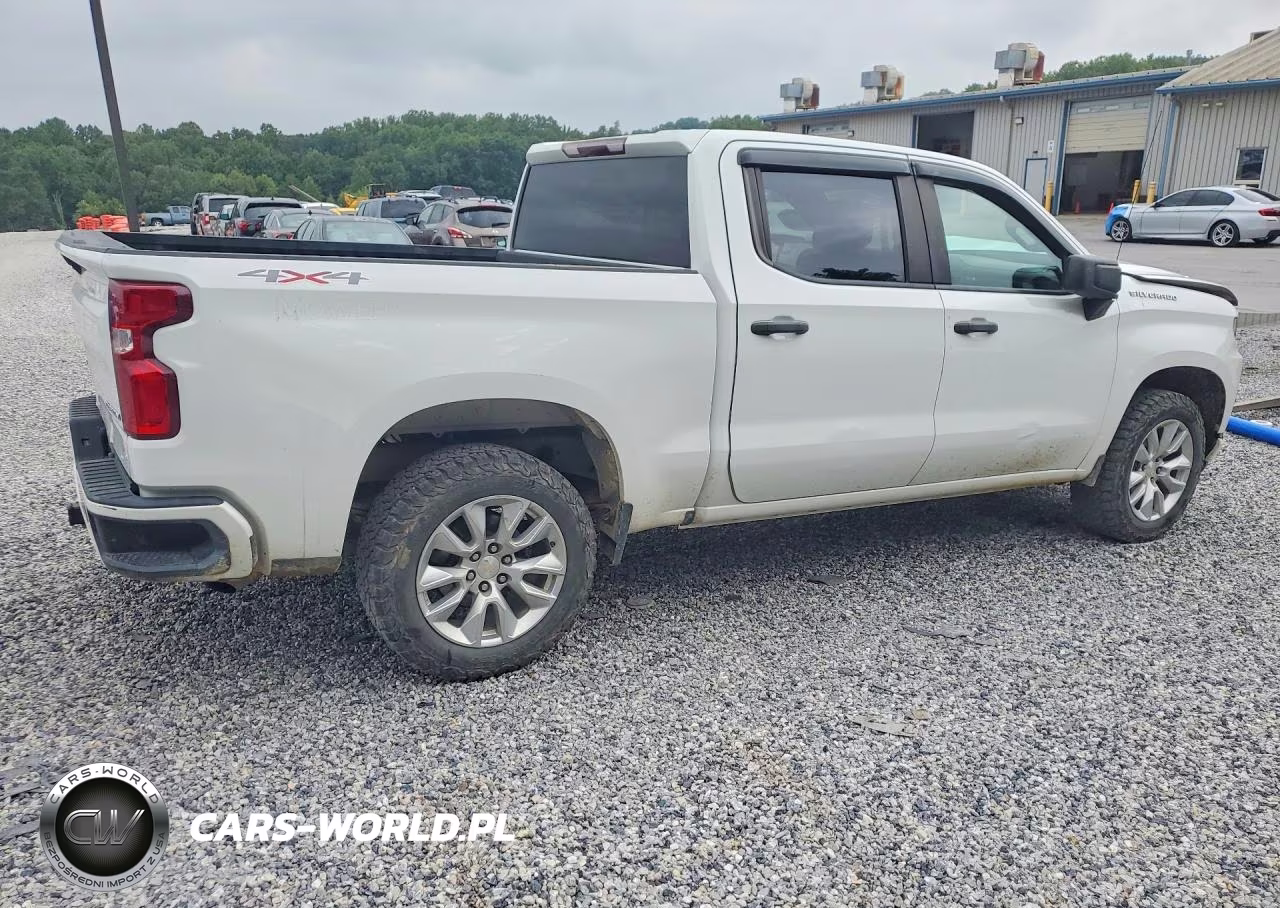 2021 Chevrolet Silverado K1500 Custom VIN:1GCPYBEK8MZ279616 - 3