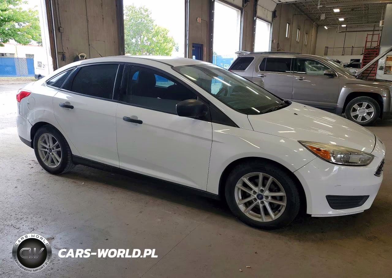 2017 Ford Focus S VIN:1FADP3E24HL263391 - 4