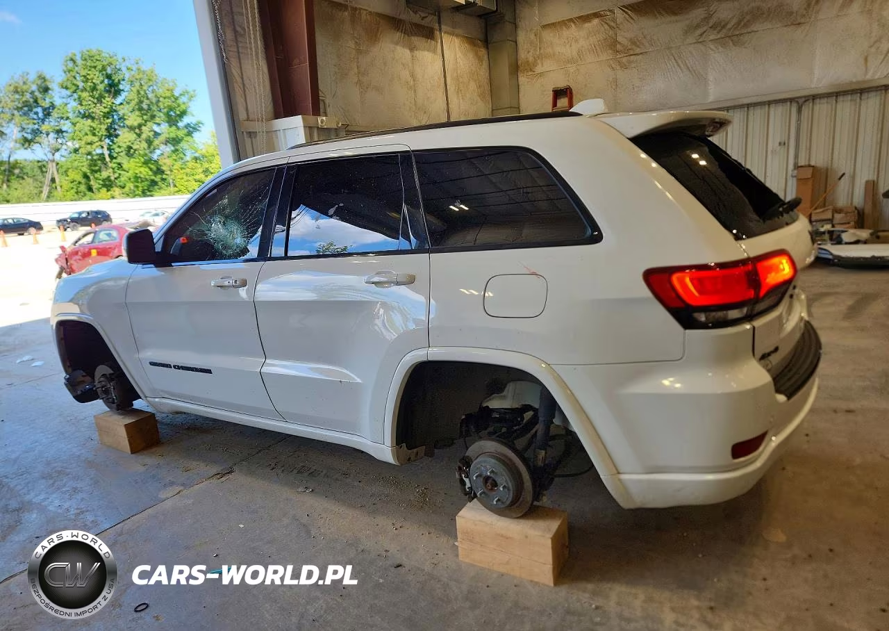2018 Jeep Grand Cherokee Laredo VIN:1C4RJFAGXJC165007 - 2