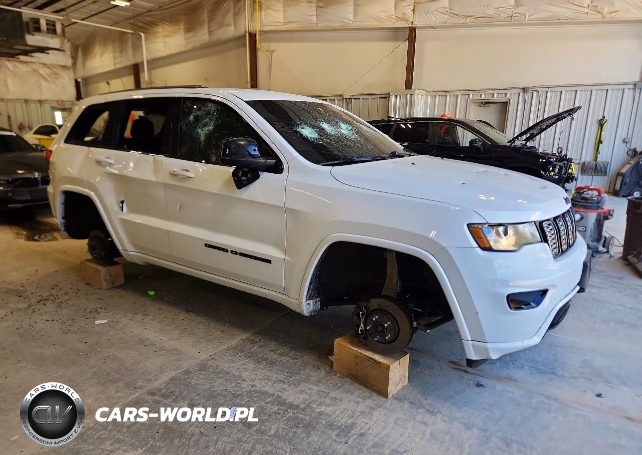 2018 Jeep Grand Cherokee Laredo VIN:1C4RJFAGXJC165007 - 4