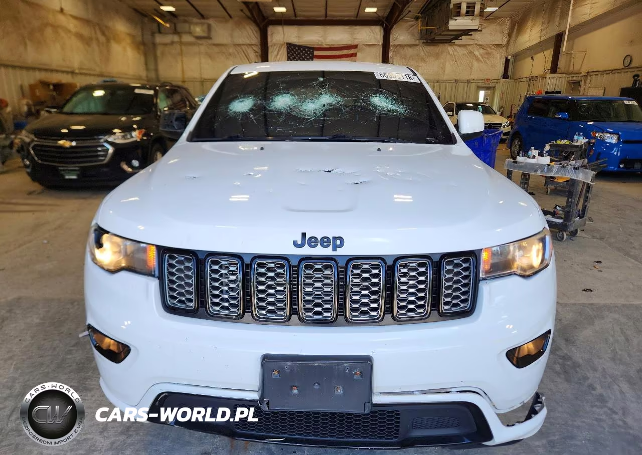 2018 Jeep Grand Cherokee Laredo VIN:1C4RJFAGXJC165007 - 5
