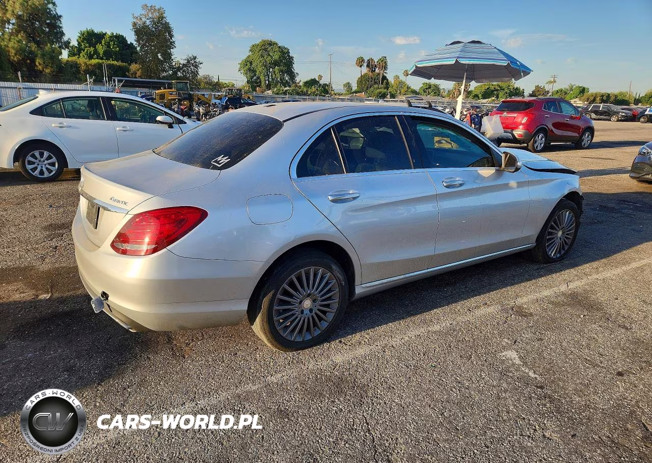 2015 Mercedes-Benz C 300 4Matic VIN:55SWF4KB3FU027359 - 3