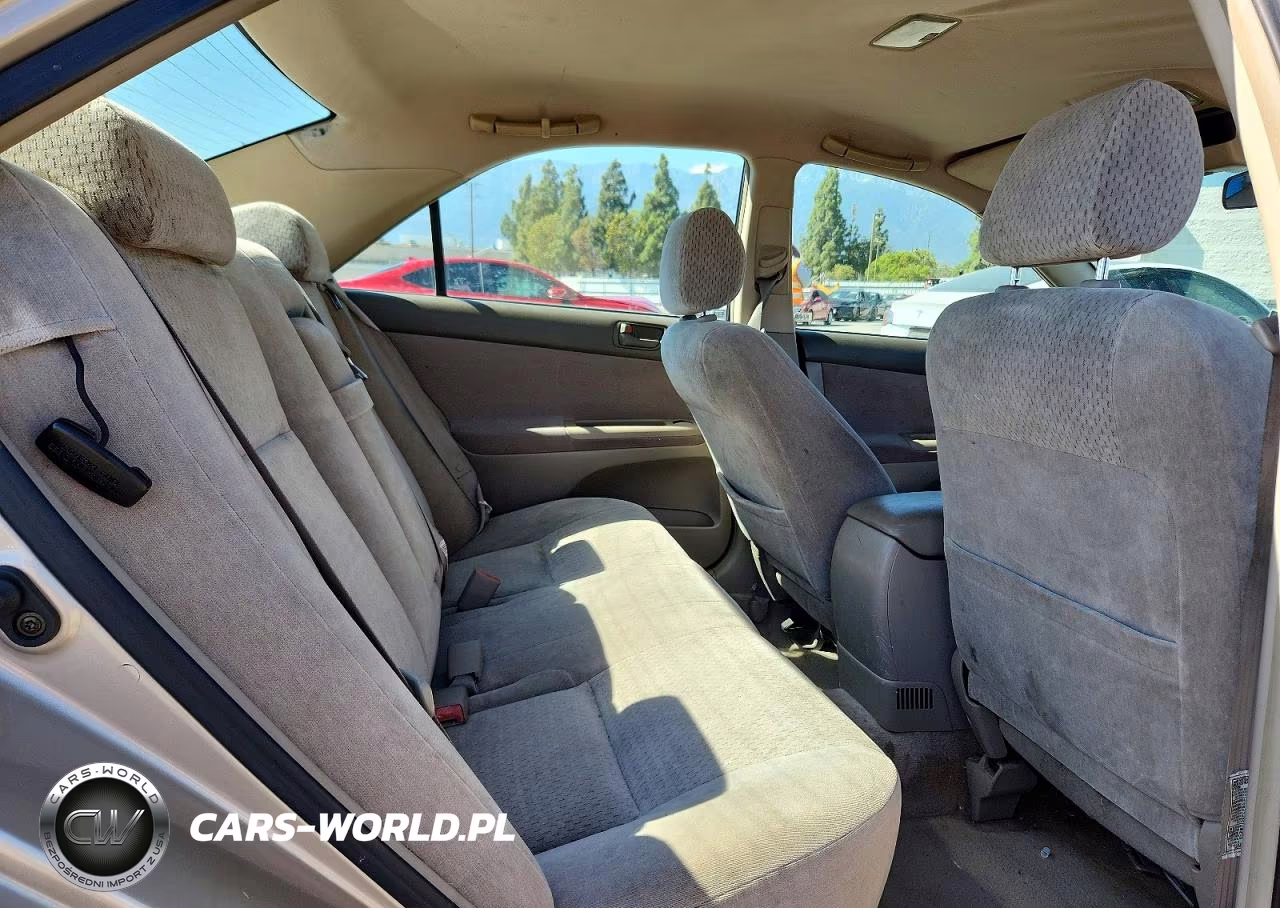 2002 Toyota Camry Le VIN:JTDBE32K620122262 - 10