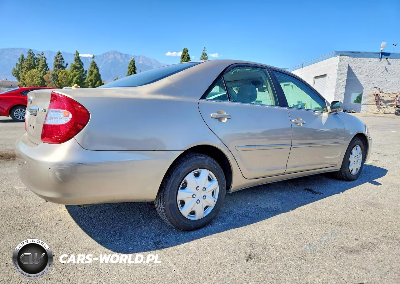 2002 Toyota Camry Le VIN:JTDBE32K620122262 - 3