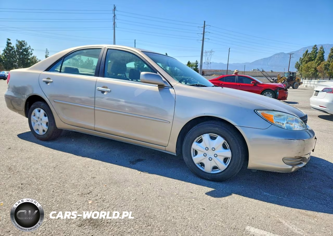 2002 Toyota Camry Le VIN:JTDBE32K620122262 - 4