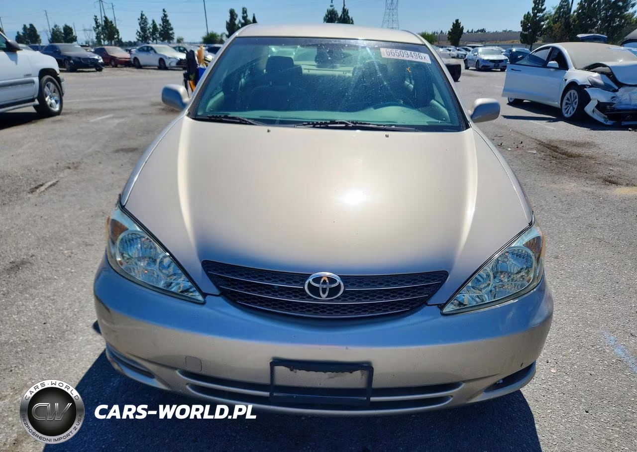 2002 Toyota Camry Le VIN:JTDBE32K620122262 - 5