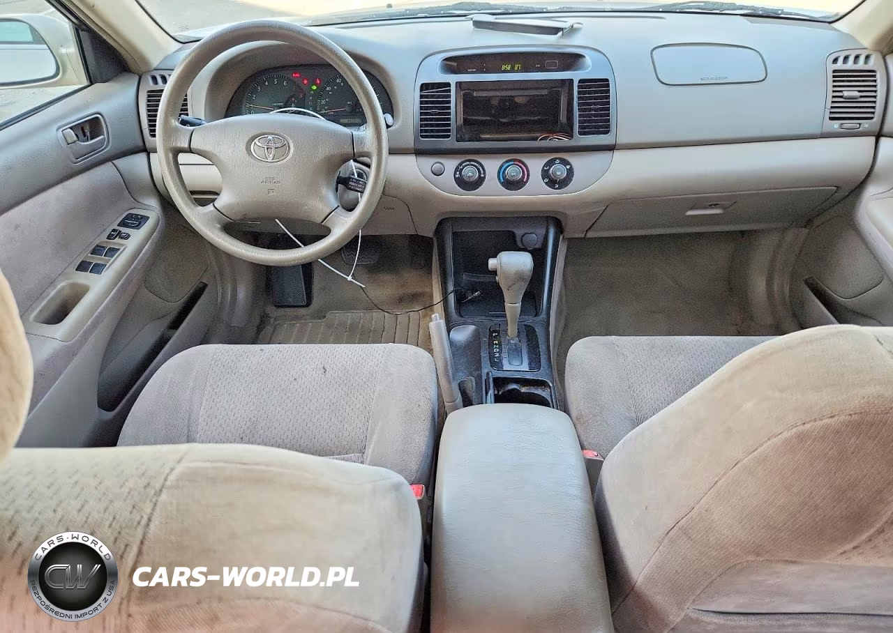 2002 Toyota Camry Le VIN:JTDBE32K620122262 - 8