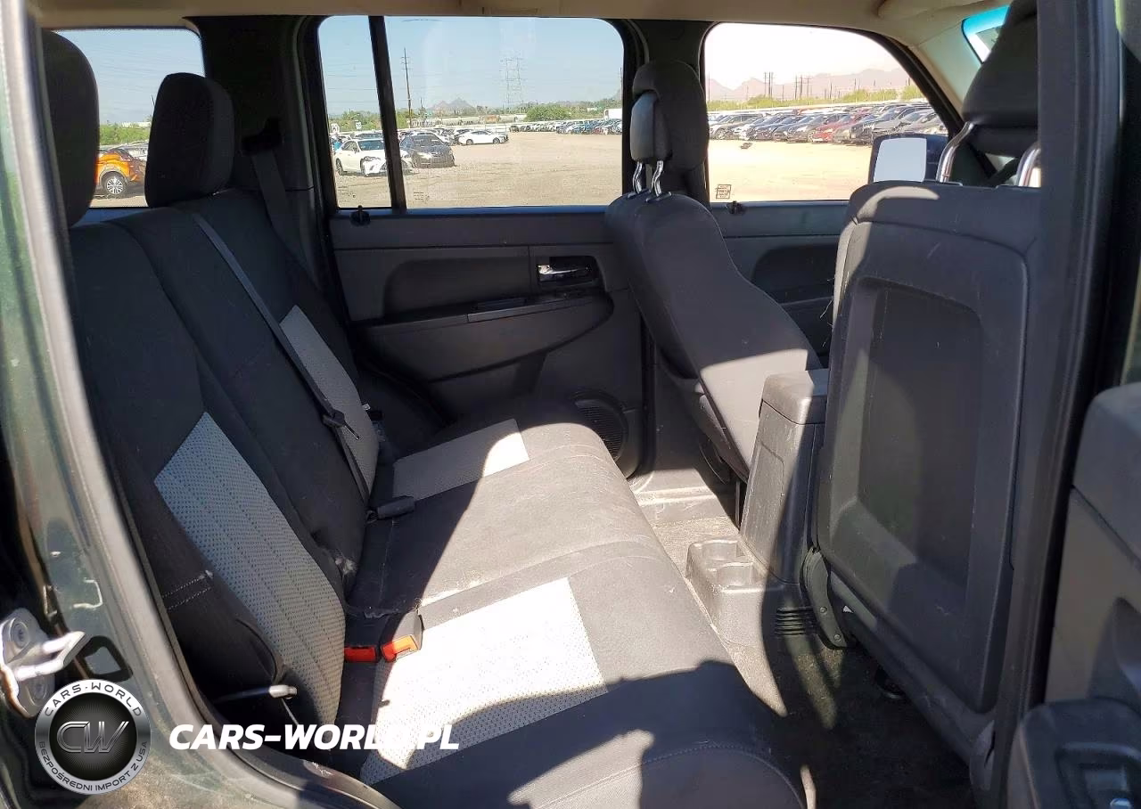 2010 Jeep Liberty Sport VIN:1J4PP2GK8AW128685 - 10