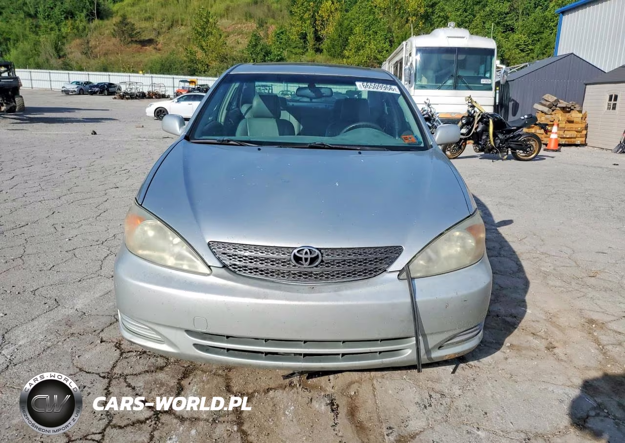 2002 Toyota Camry Xle V6 VIN:JTDBF30K620084550 - 5