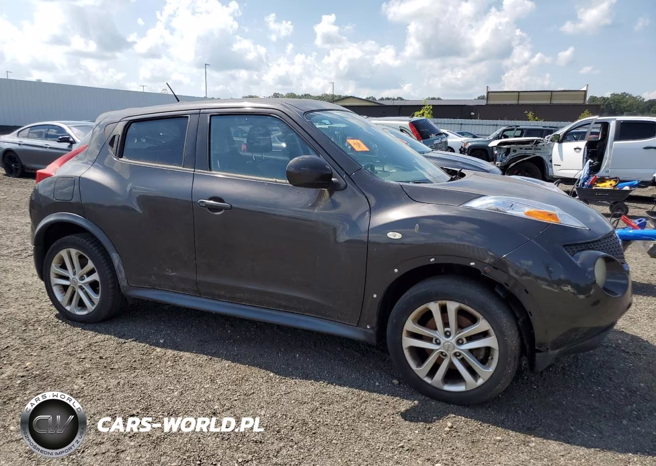 2011 Nissan Juke S VIN:JN8AF5MR3BT020385 - 4