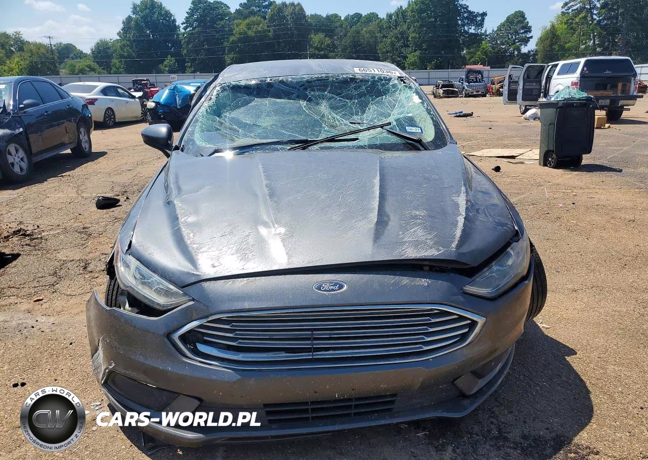 2018 Ford Fusion S VIN:3FA6P0G75JR193617 - 5