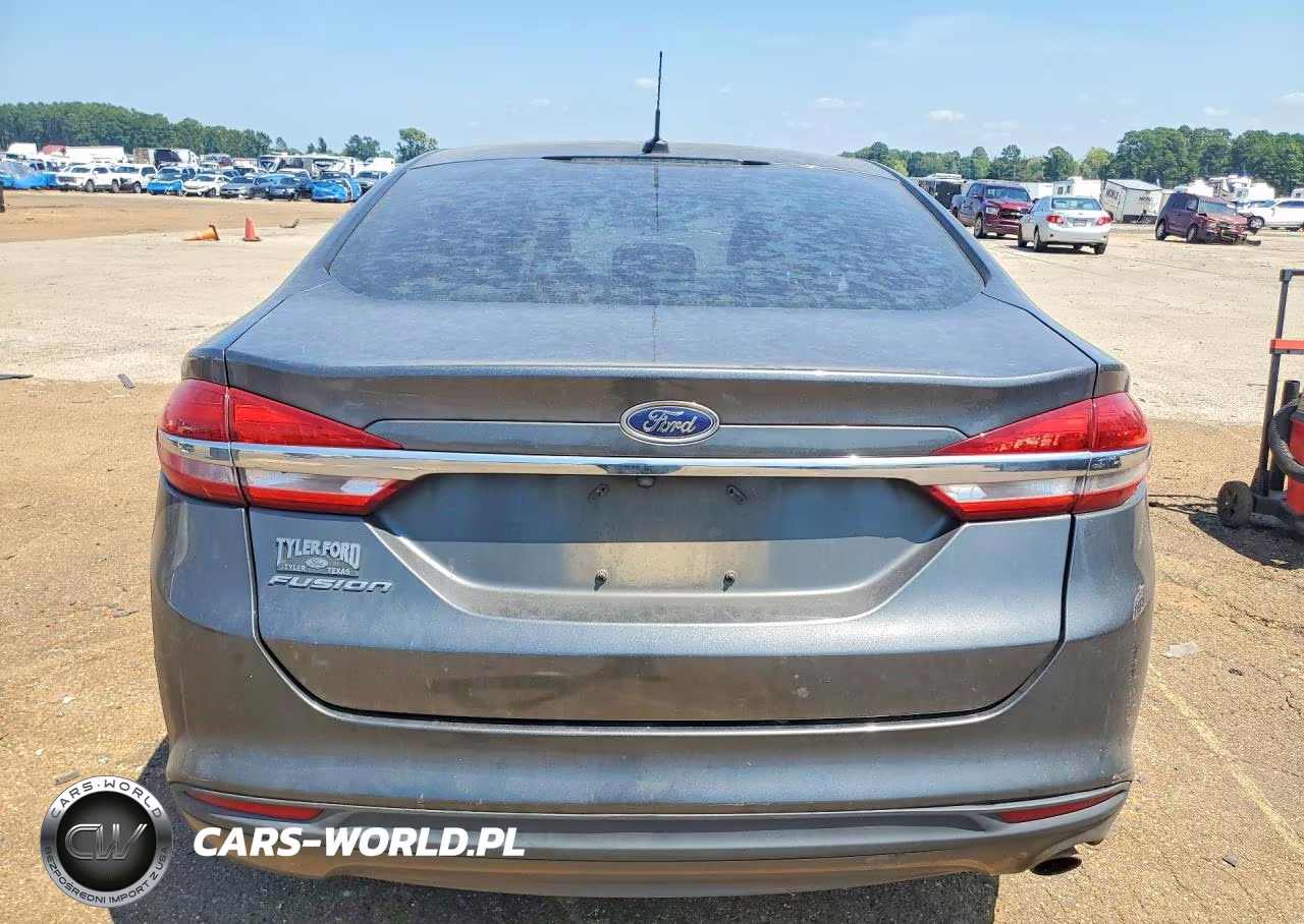 2018 Ford Fusion S VIN:3FA6P0G75JR193617 - 6
