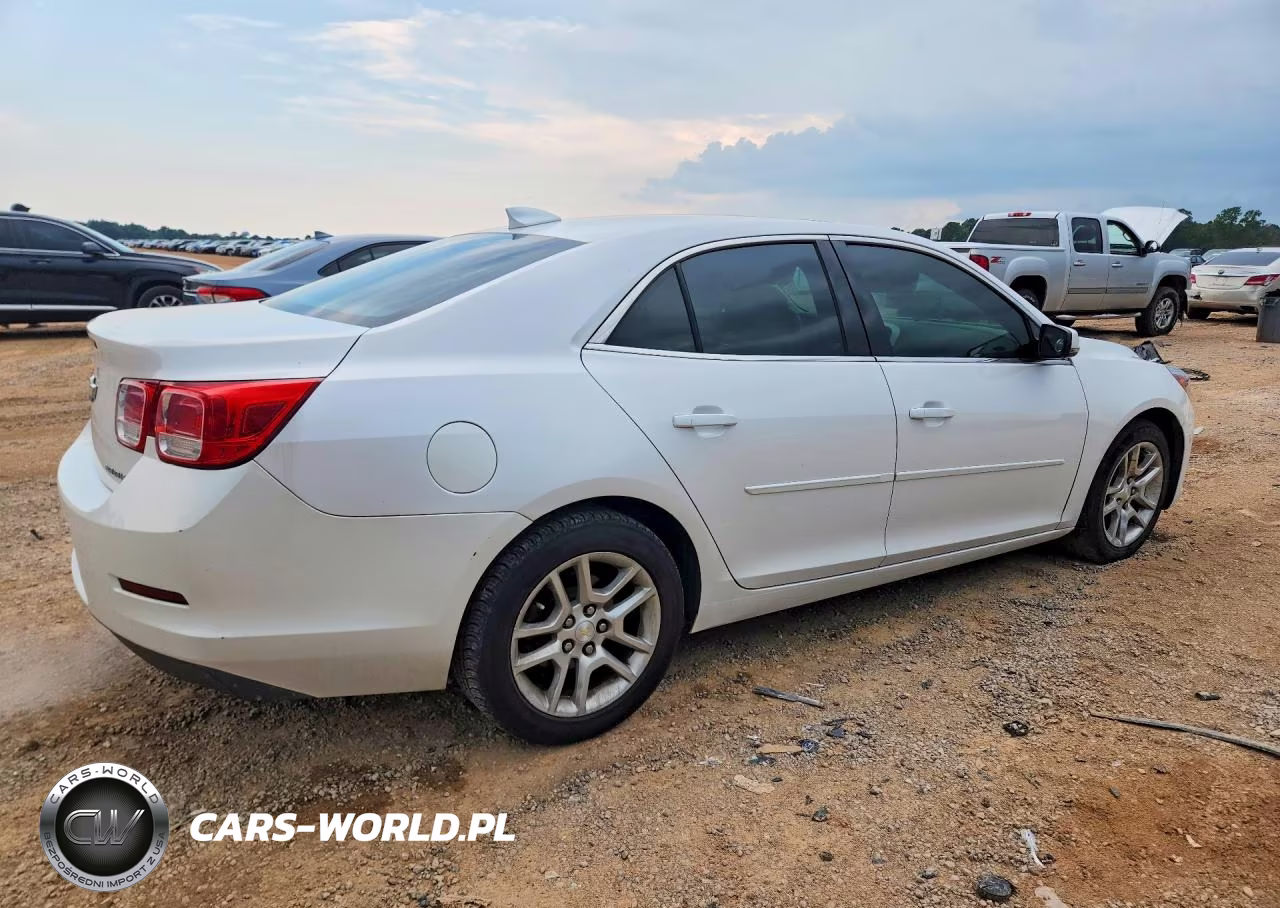 2016 Chevrolet Malibu VIN:1G11C5SA0GF114045 - 3