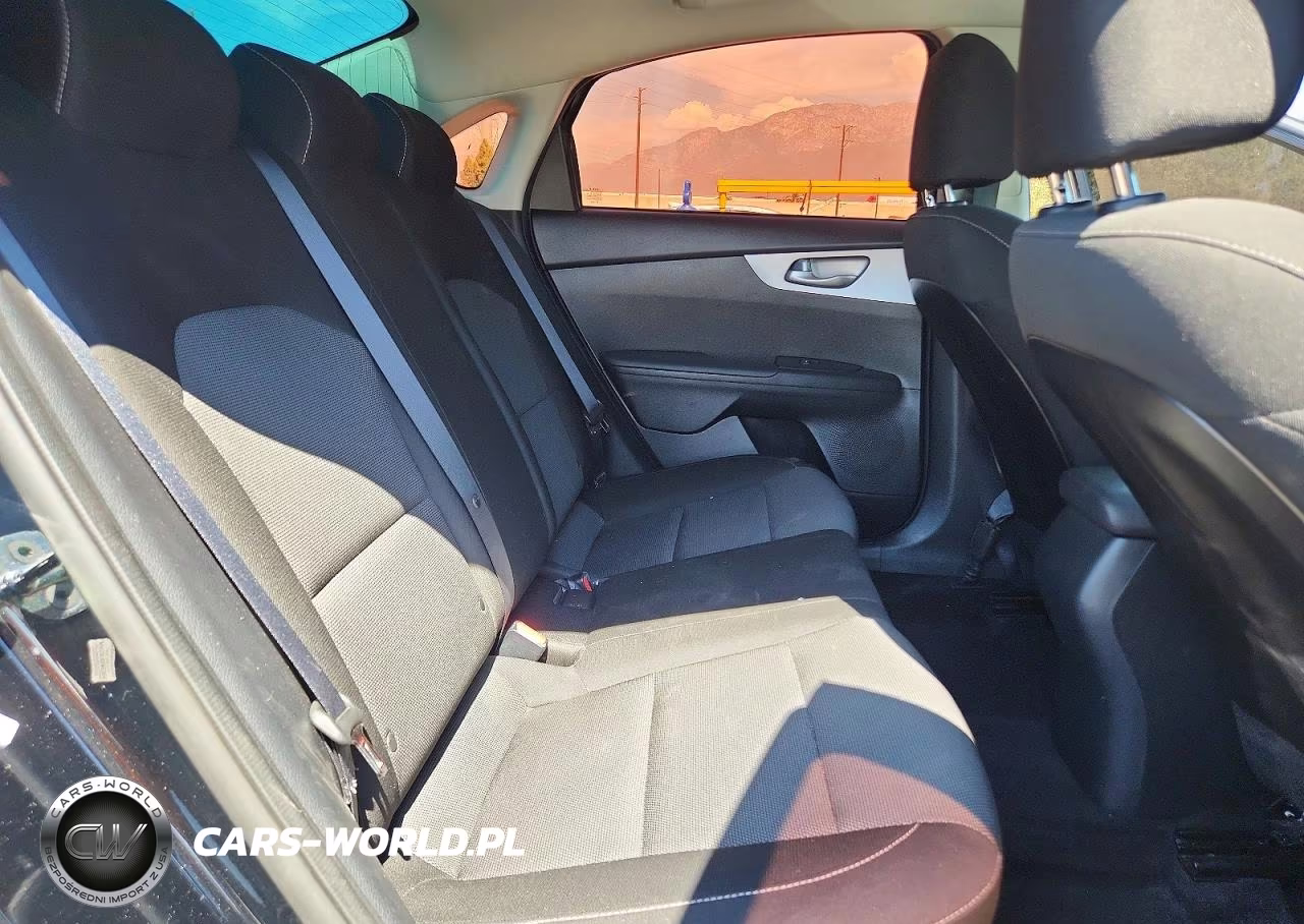 2022 Kia Forte Lxs VIN:3KPF24AD3NE503159 - 10