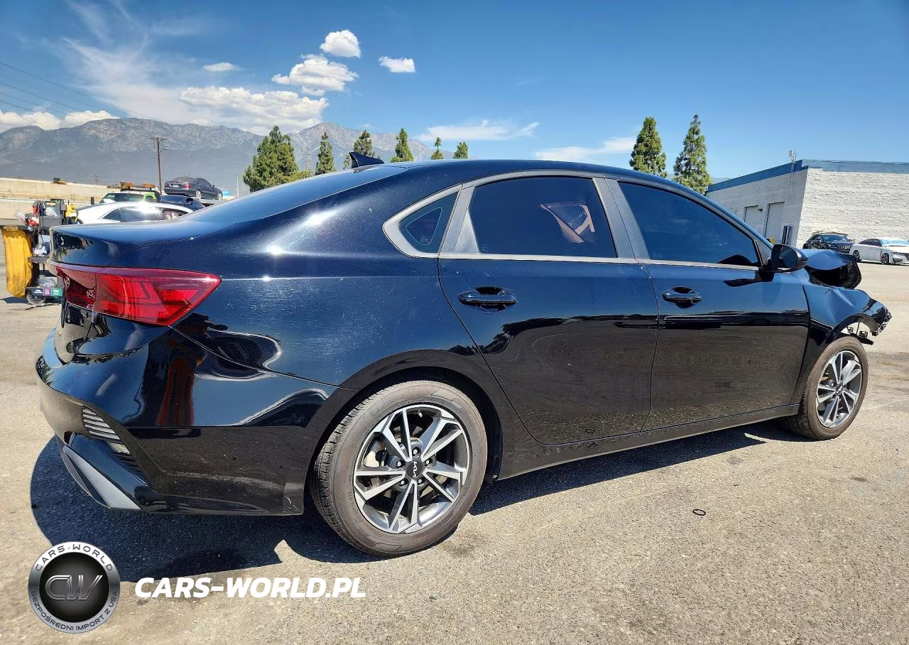 2022 Kia Forte Lxs VIN:3KPF24AD3NE503159 - 3