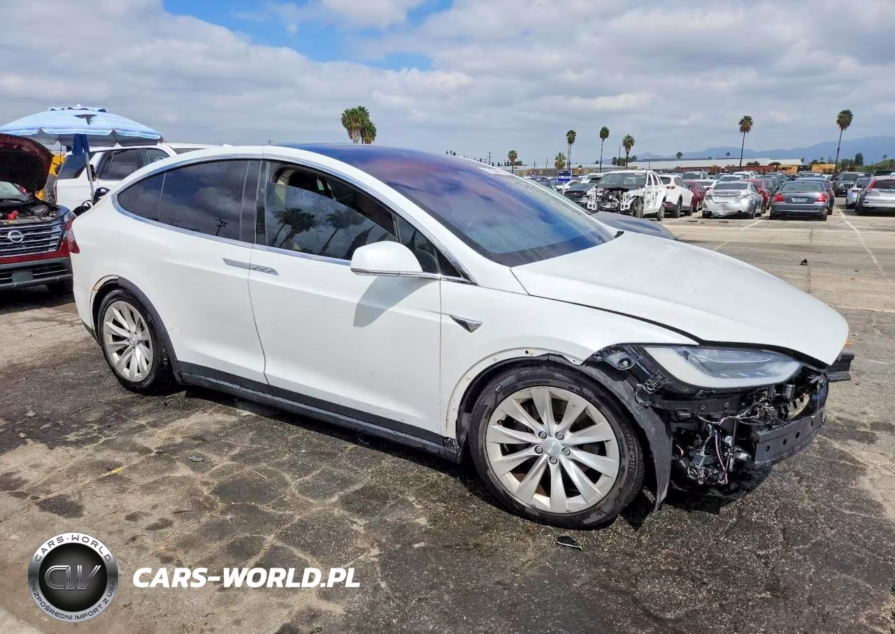 2016 Tesla Model X VIN:5YJXCDE24GF026216 - 4