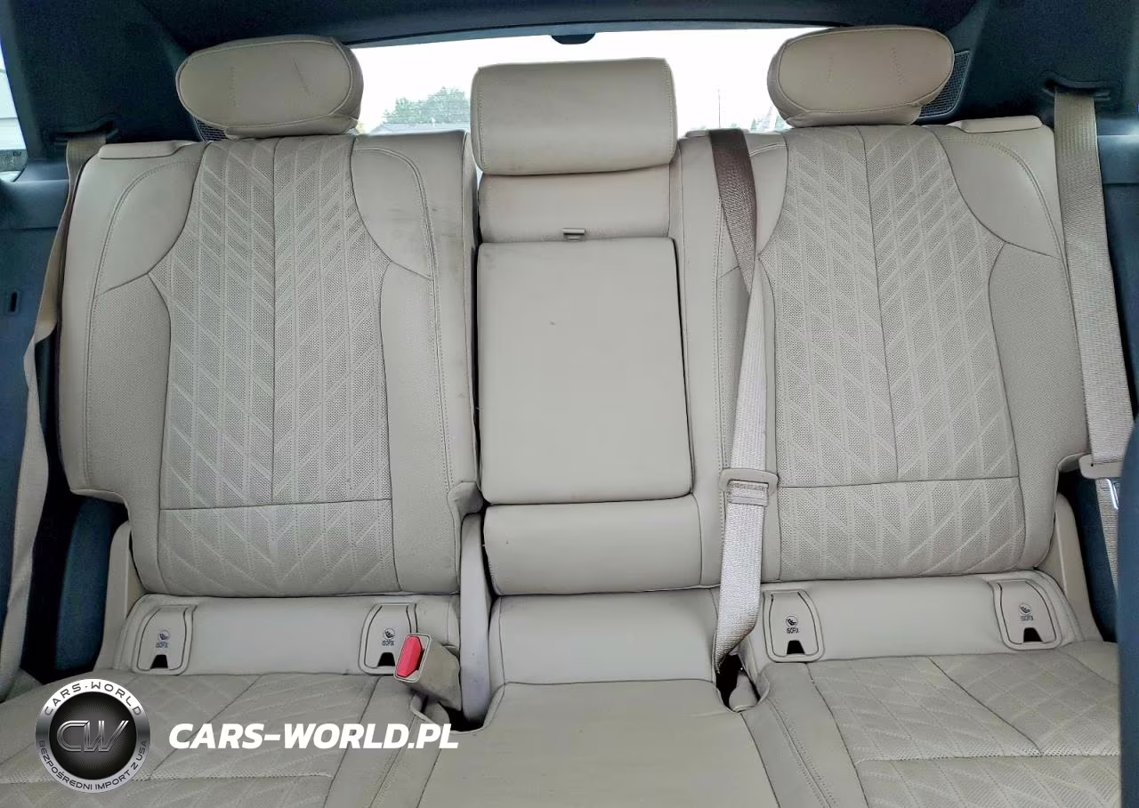 2024 Cadillac Lyriq Sport VIN:1GYKPWRL6RZ120814 - 10