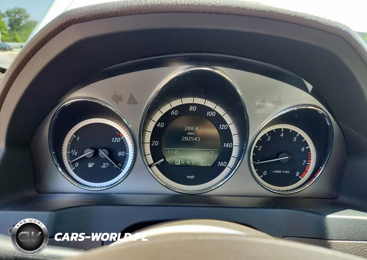 2010 Mercedes-Benz C 300 4Matic VIN:WDDGF8BB0AR104517 - 9