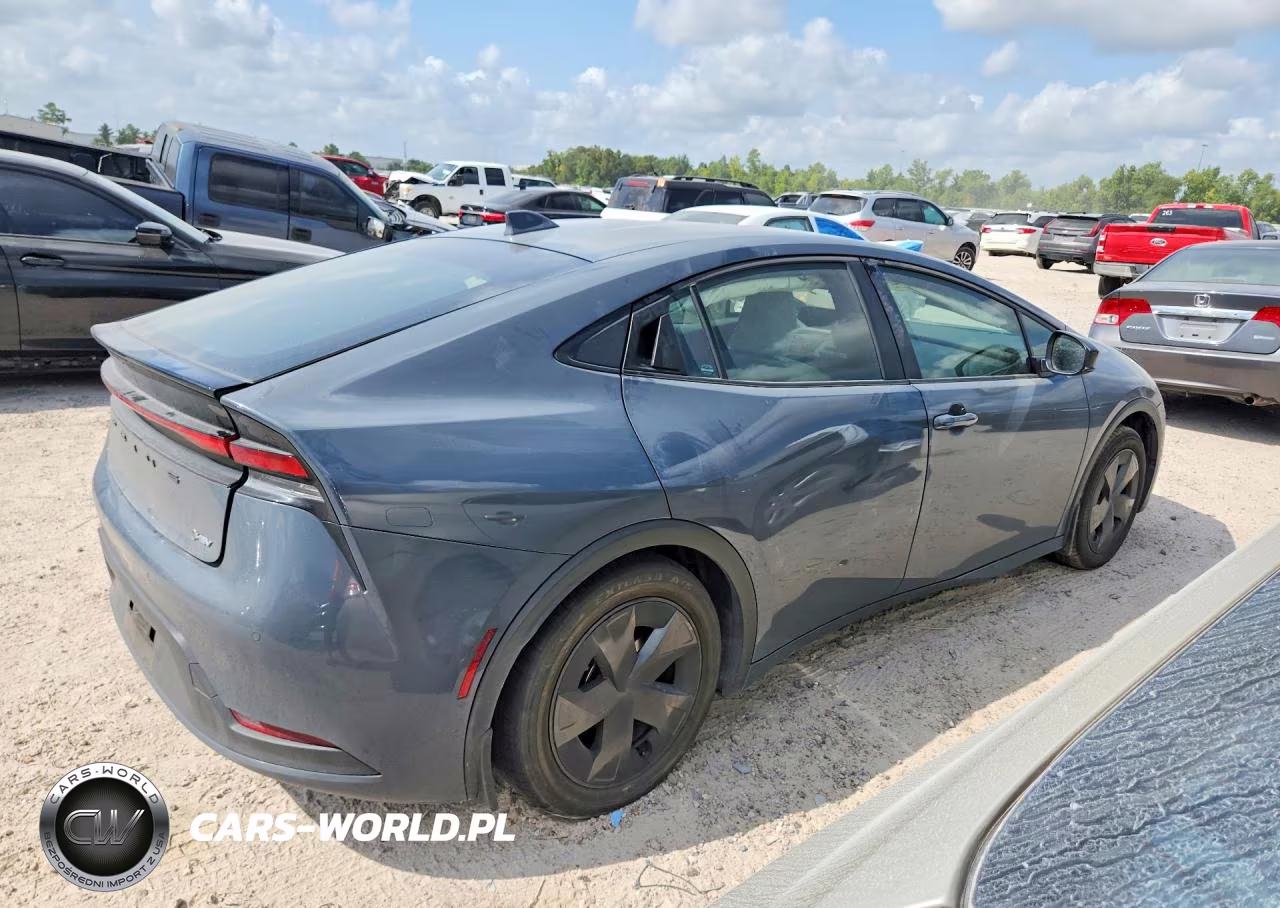 2024 Toyota Prius Le VIN:JTDACAAU2R3031460 - 3