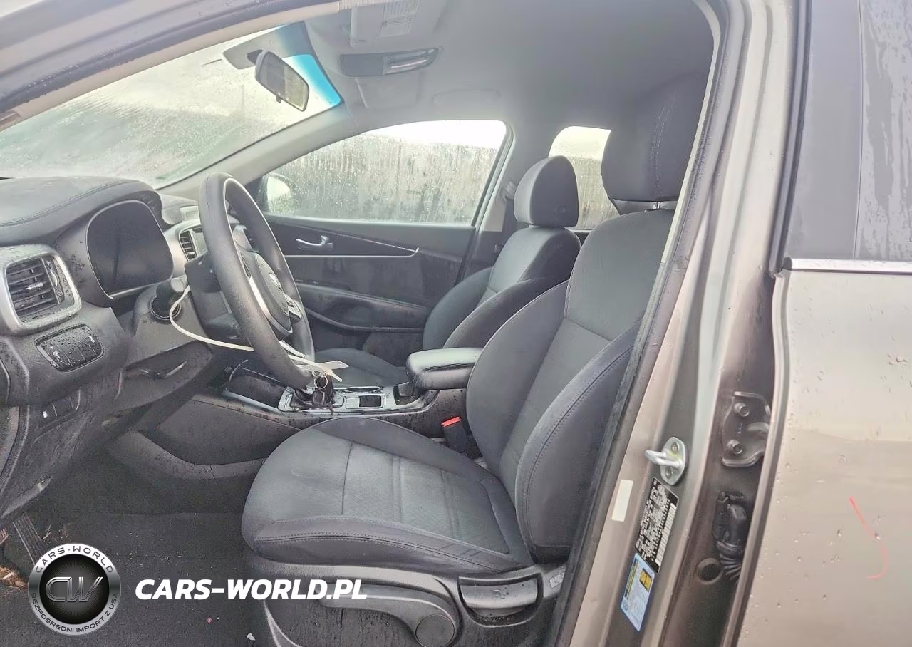 2019 Kia Sorento L VIN:5XYPG4A39KG529809 - 7