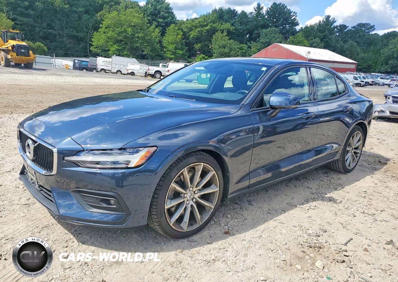 2021 Volvo S60 T6 Momentum