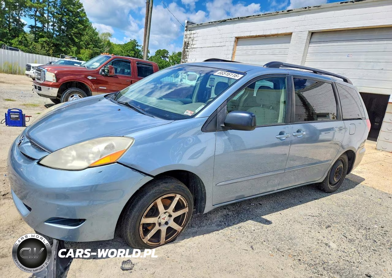 2010 Toyota Sienna Le 7-Passenger
