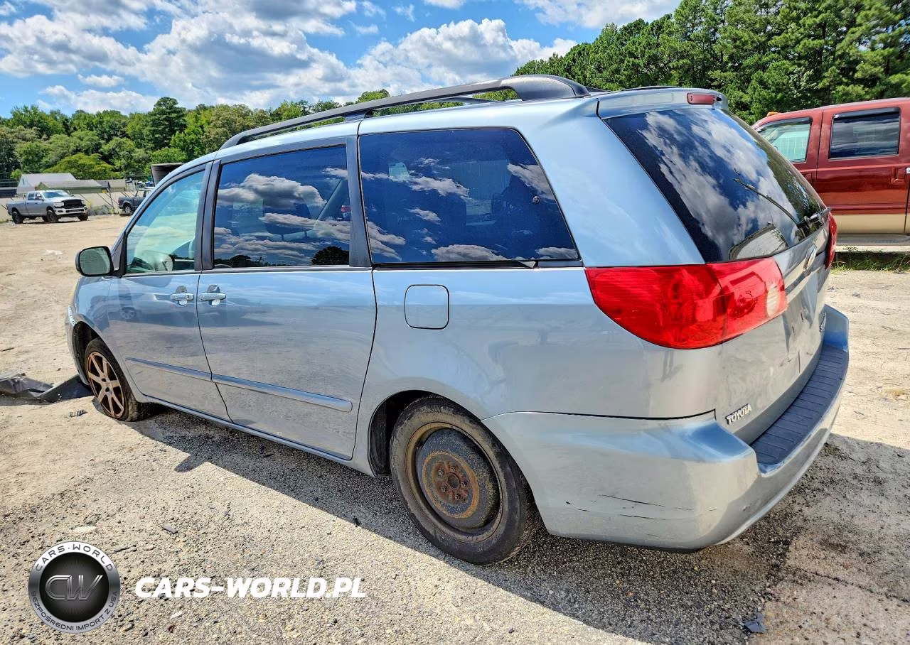 2010 Toyota Sienna Le 7-Passenger VIN:5TDKK4CC0AS335340 - 2