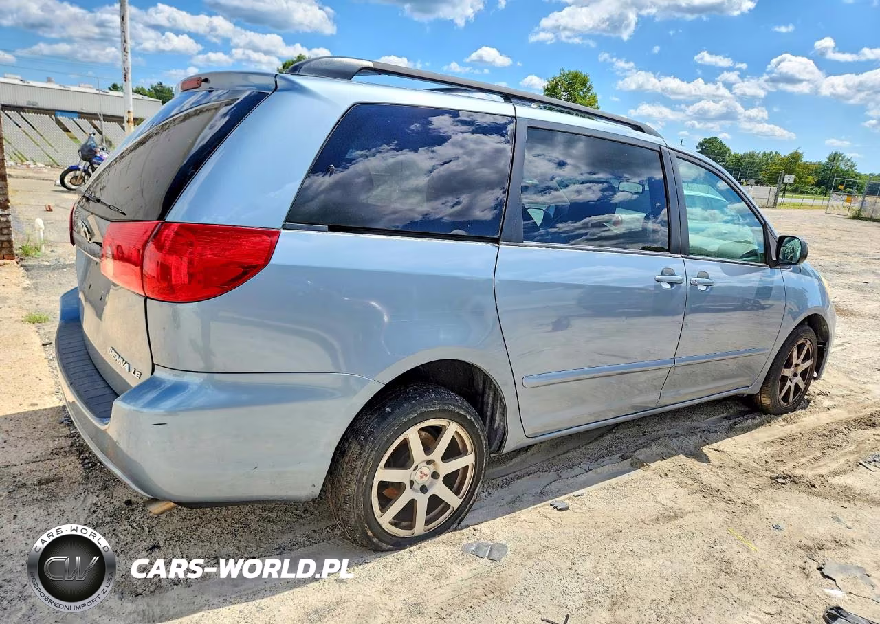 2010 Toyota Sienna Le 7-Passenger VIN:5TDKK4CC0AS335340 - 3