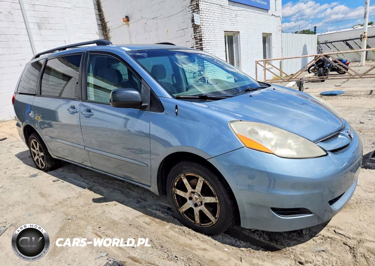 2010 Toyota Sienna Le 7-Passenger VIN:5TDKK4CC0AS335340 - 4